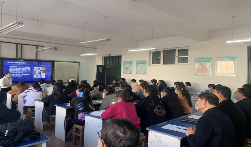 学院领导深入教学一线开展听课评课活动